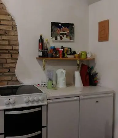 Newly Decorated Ground Floor Flat.