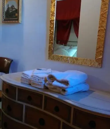 Newly Decorated Ground Floor Flat. Apartman