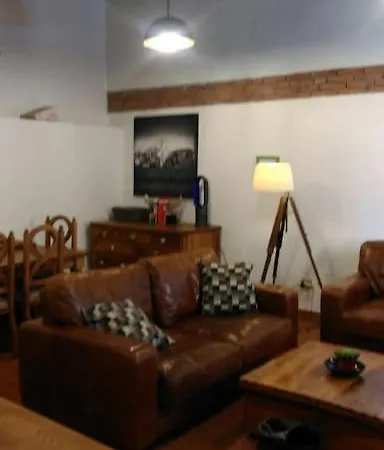 Newly Decorated Ground Floor Flat.