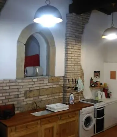 Newly Decorated Ground Floor Flat. Sutri