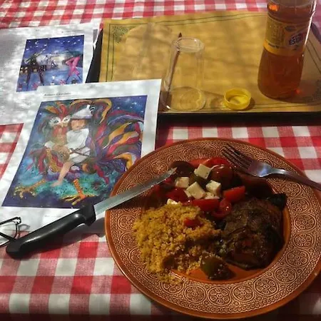 Newly Decorated Ground Floor Flat. *