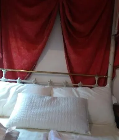Newly Decorated Ground Floor Flat. Apartman *